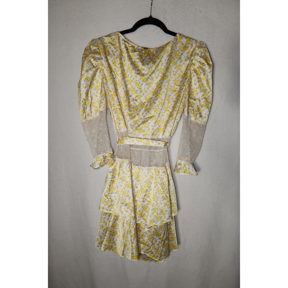 For Love And Lemon Daffodil Floral Lace Robe Size Large - Picture 10 of 13